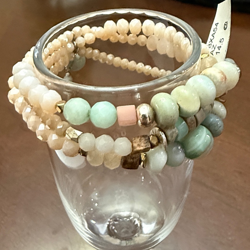 Anthropologie Beaded Stretch Stackable Bracelets Set!!🔥🔥🔥 - Picture 15 of 16